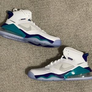 NWOT Jordan 270 Mars Grape Size 8 Men’s Shoe